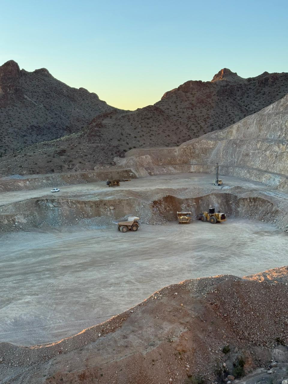 Multi-bench pit evening operations