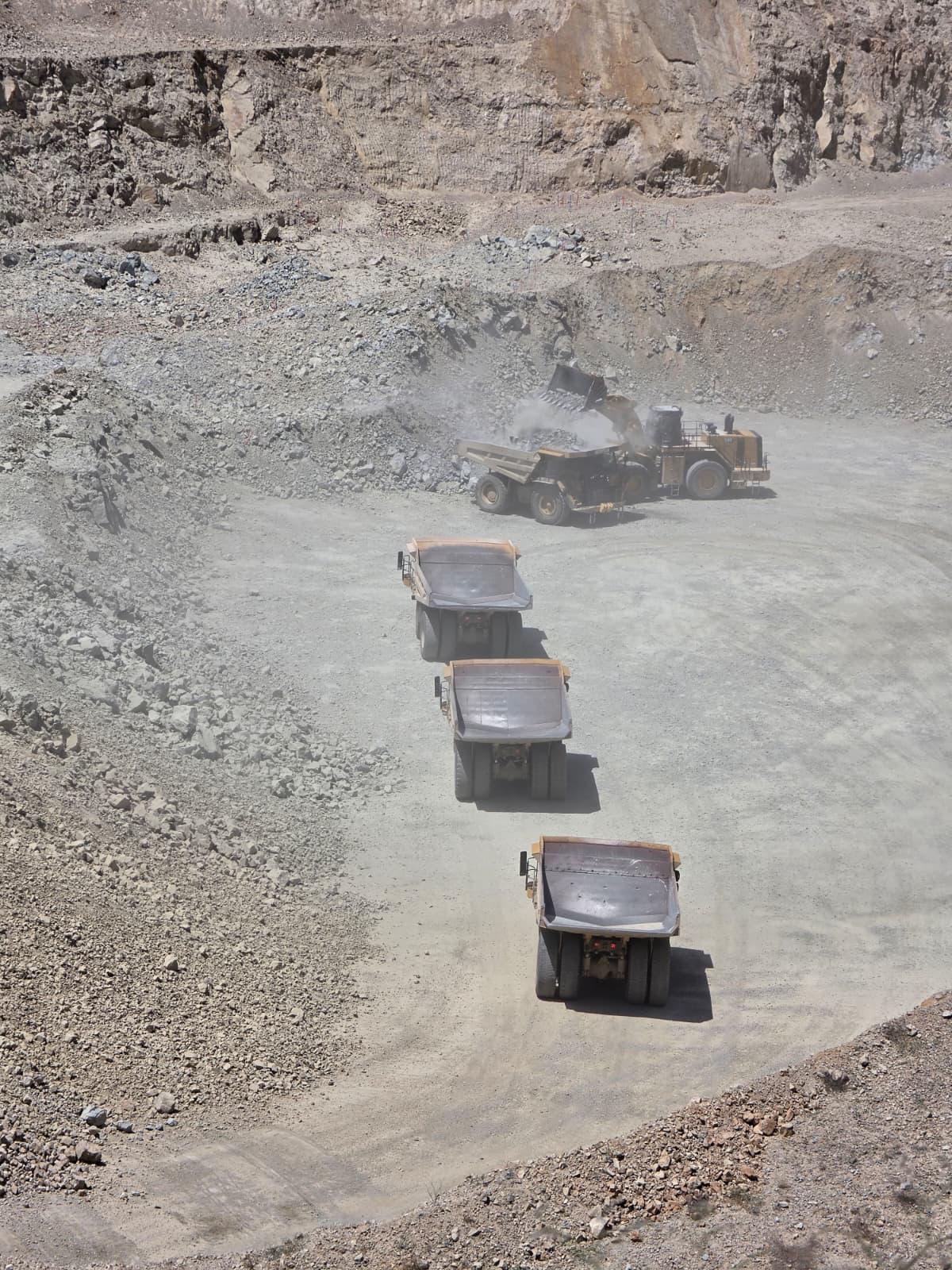 Haul truck convoy